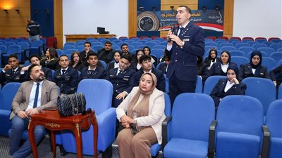 زيارة طلابية لميناء دمياط لتعزيز التدريب العملي وربط الدراسة بسوق العمل