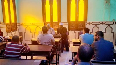 مدير عام أوقاف الوادي الجديد يتفقد مركز إعداد المحفظين بالخارجة