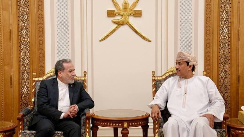 سلطان عمان ووزير