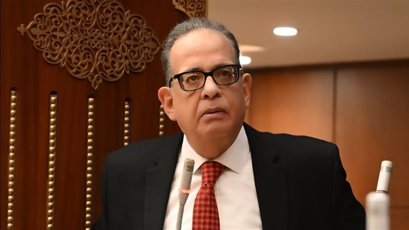 النائب طارق عبد العزيز
