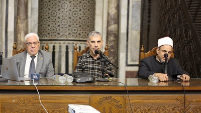 الجامع الأزهر يناقش إعجاز خلق الغراب في ملتقى التفسير الأسبوعي