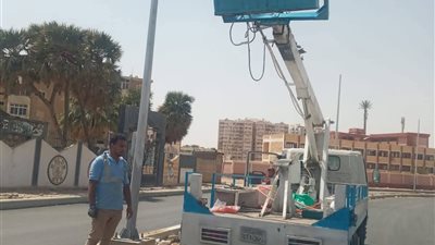 جولة ميدانية لرئيس حي الجناين بالسويس لمتابعة أعمال الإنارة واطشكاوى المواطنين