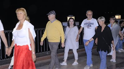 بني سويف تستقبل فوجا سياحي في جولة تفقدية بممشى الكورنيش خلال رحلتهم النيلية 