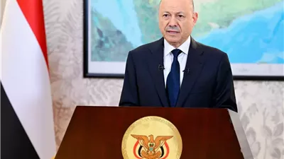 رئيس مجلس القيادة اليمني يعزي مدبولي بوفاة والده.. الأمة فقدت أحد قادتها