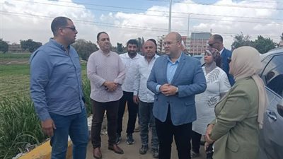 نائب محافظ الجيزة يتفقد أعمال التطوير والرصف بطريق البراجيل كومبرة