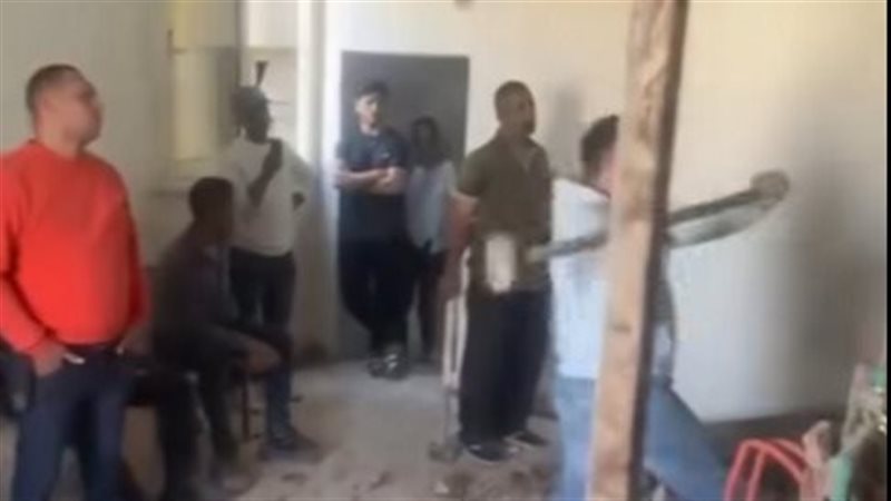 أثناء تحطيم الشقة