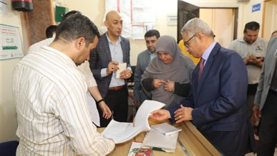 من المخبز إلى الوحدة الصحية.. جولات ميدانية مكثفة لمحافظ بني سويف