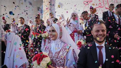 مدينة دير البلح.. 300 زوج يرسمون أمل الحياة في أكبر زفاف جماعي بغزة