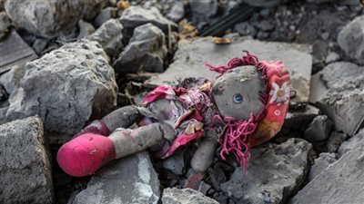 غزة تحت الأنقاض.. 8 آلاف شهيد يواجهون مجهول الركام وعجز الدفاع المدني