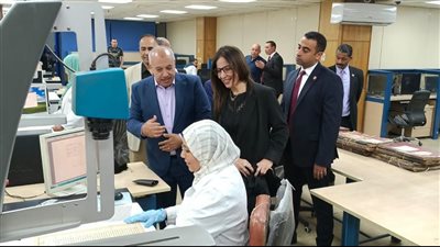 وزيرة الثقافة تتفقد دار الكتب والوثائق القومية وتطّلع على أحدث أجهزة المسح