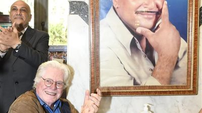 حسين فهمي يضفي أجواءً من البهجة على “كشري أبو طارق”