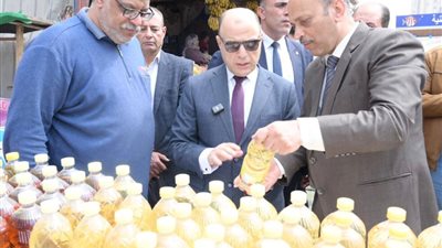 محافظ الغربية يواصل متابعة أسواق “اليوم الواحد” بطنطا والمحلة وسمنود وزفتى 