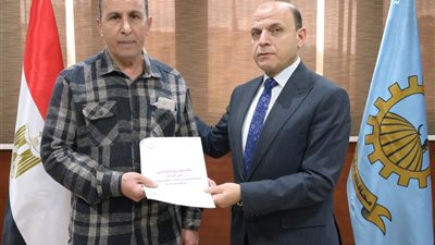 محافظ الغربية يُسلّم 37 عقد تقنين أراضي أملاك دولة للمستفيدين