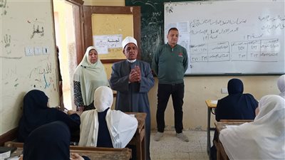 رئيس منطقة السويس الأزهرية يتفقد سير امتحانات النقل الإعدادي بالمعاهد 