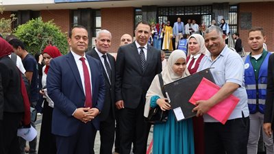 توزيع 25 لاب توب ناطق و10 كراسي متحركة للطلاب من ذوي الإعاقة بجامعة المنيا