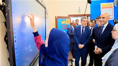 وزيرالتعليم يصطحب رئيسي جامعة هيروشيما و