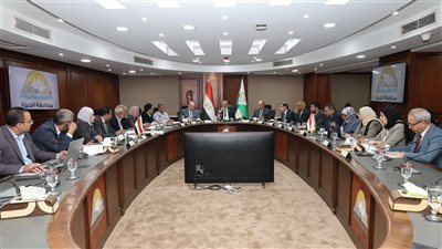 محافظ الجيزة يوجه بحل عاجل لشكاوى المواطنين خلال لقائه الدوري الأسبوعي