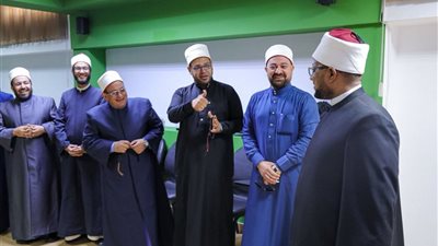 أمين البحوث الإسلامية يتفقد اختبارات تدريب الوعاظ والواعظات على لغة الإشارة