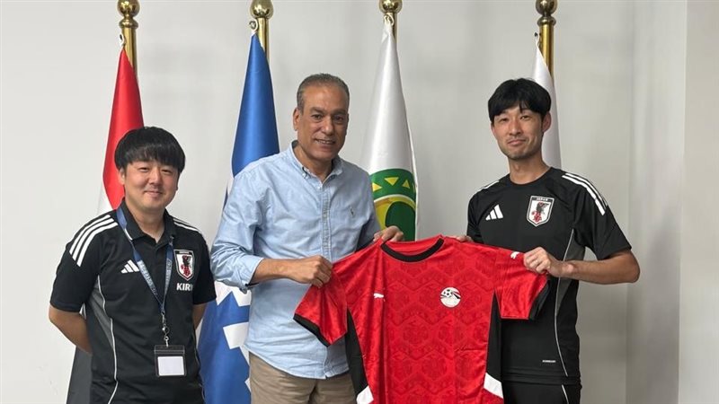 مصطفى عزام مع منتخب
