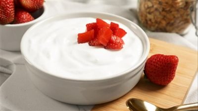     طريقة عمل الزبادي في البيت خطوة بخطوة بمكونات بسيطة