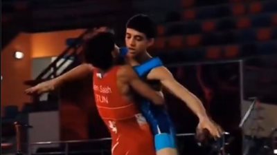 عبد الله حسونة يحصد ذهبية إفريقيا للمصارعة ويخطف الأنظار برمية سينمائية