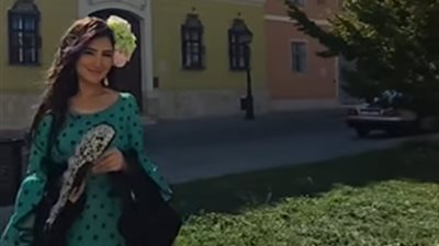 بإطلالة كلاسيكية.. مي عمر في أحدث ظهور من كواليس فيلم شمشون ودليلة