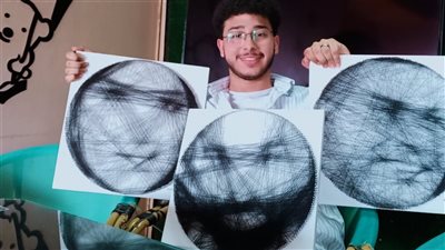 طالب بالثانوية العامة بالقليوبية يبدع في فن “String Art الرسم بالخيط والمسامير