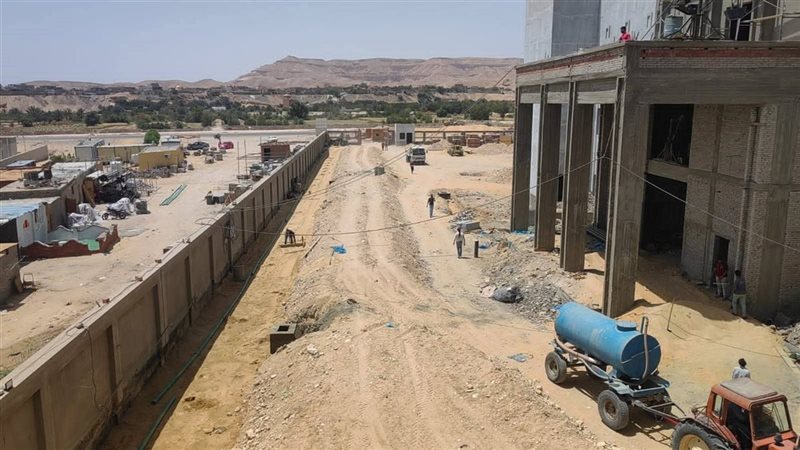 من موقع بناء مستشفى