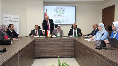 «نقل الكهرباء» توقع عقدا لتنفيذ خطوط ربط لمشروعات طاقة الرياح بقدرة 1100 ميجاوات
