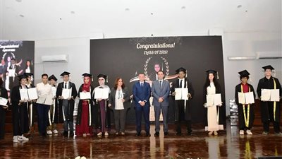 محافظ أسوان يشهد فعاليات حفل تخريج أول دفعة لمدارس النيل المصرية الدولية  