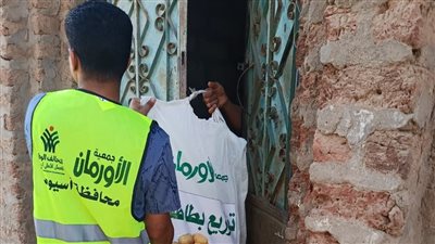 بالصور… توزيع بطاطس على 4300 أسرة أولى بالرعاية بقرى ومراكز محافظة أسيوط