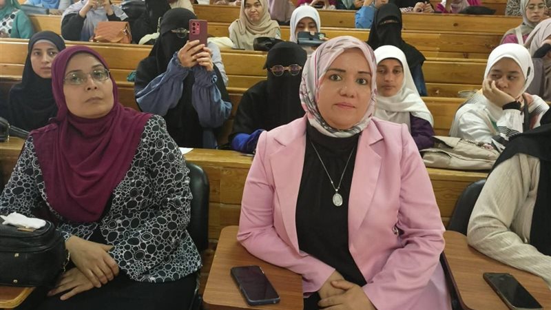 صورة من الندوة