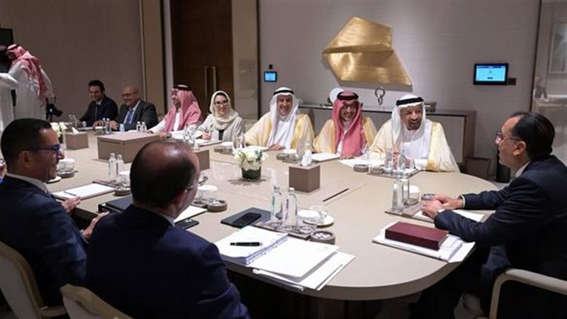 لقاء سابق لرئيس الوزراء