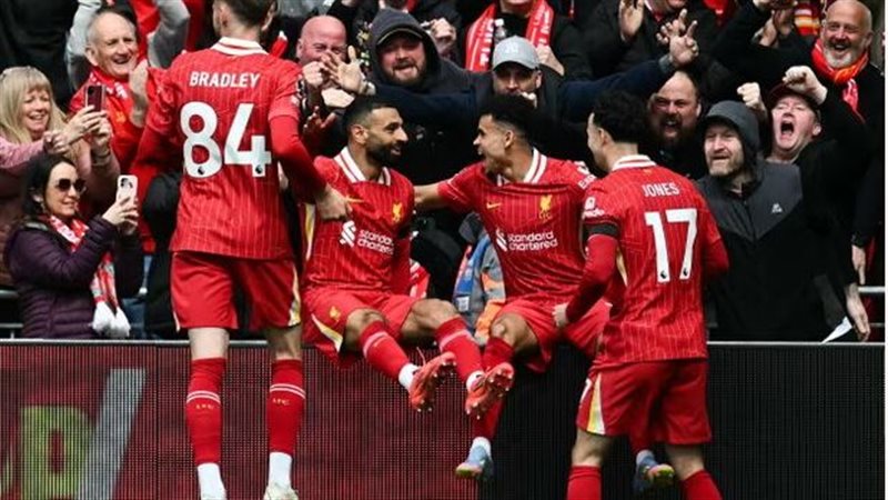 فرحة لاعبو ليفربول