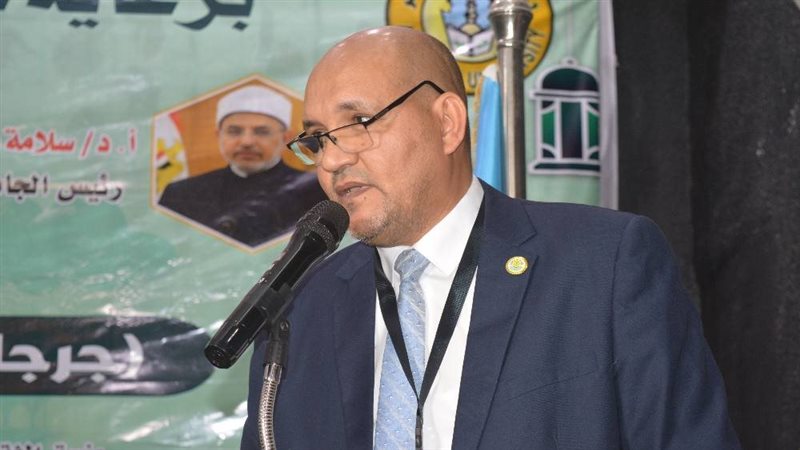 عميد كلية اللغة العربية