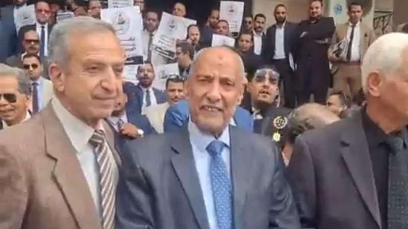 نقيب المحامين في