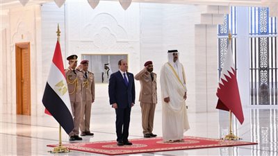 مراسم استقبال رسمية للرئيس السيسي بالديوان الأميري القطري| فيديو