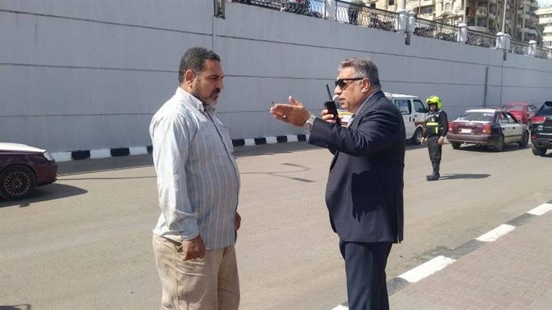 محافظ الدقهلية أثناء