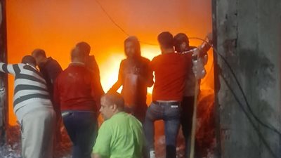 مصرع عاملين وإصابة 5  فى حريق مصنع مراتب بالمحلة  