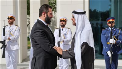 ماذا تعني زيارة أحمد الشرع إلى الإمارات وقطر؟.. محللون يجيبون