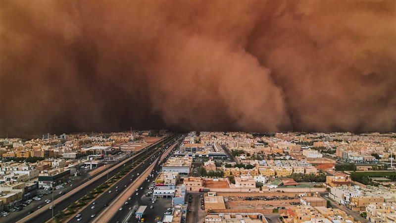 عاصفة ترابية بالسعودية