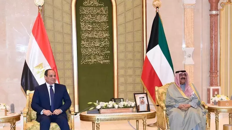 صورة من جولة الرئيس