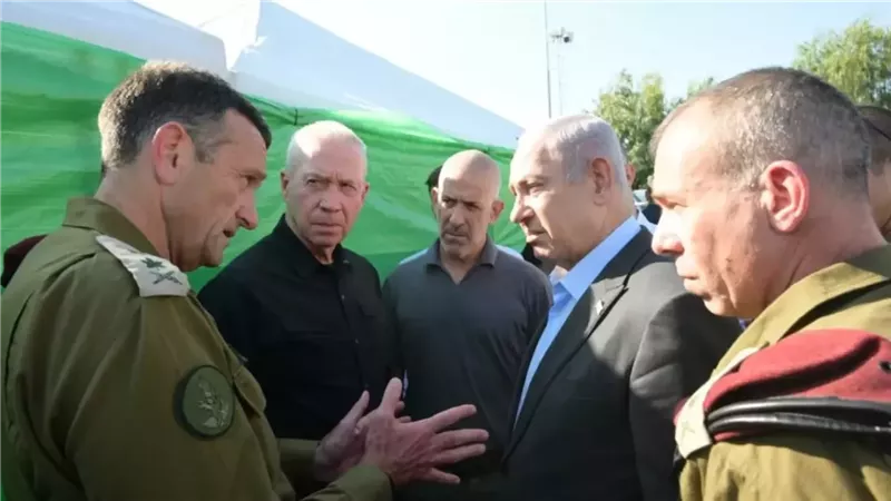 نتنياهو وسط قادة