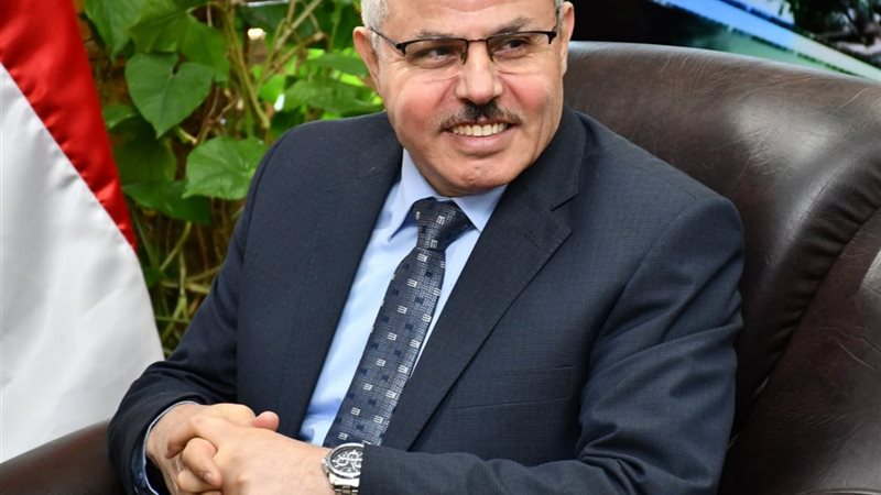 رئس جامعة قناة السويس