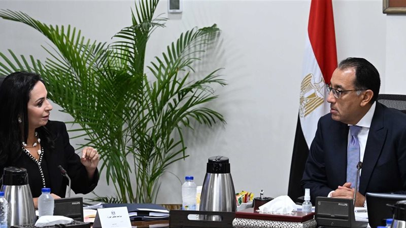 مدبولى مع وزيرة التضامن