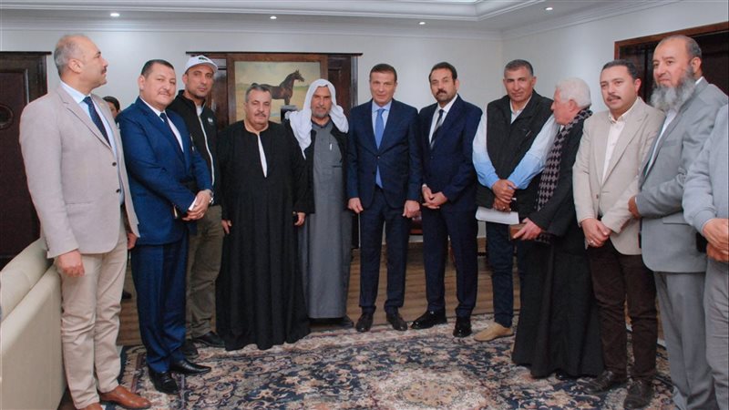 وزير الزراعة يتوسط