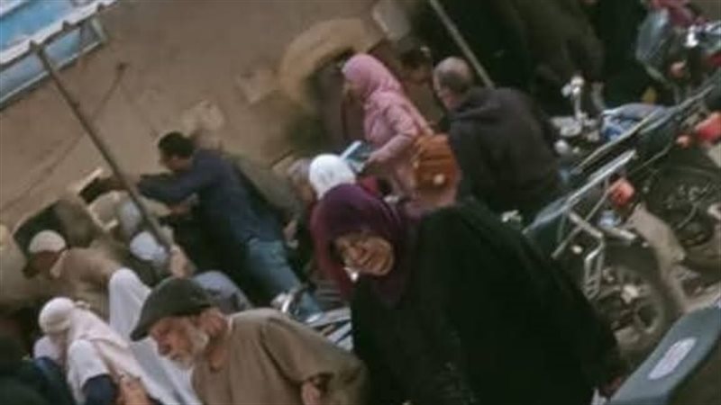 ازدحام أمام التأمين