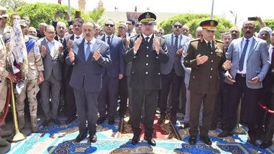 محافظ أسيوط ومدير الأمن يزوران النصب التذكاري لشهداء قرية بني عديات |صور