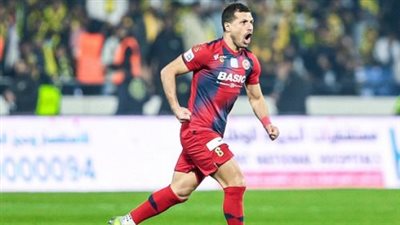 للمباراة الثانية على التوالي.. طارق حامد يشارك في فوز ضمك بالدوري السعودي