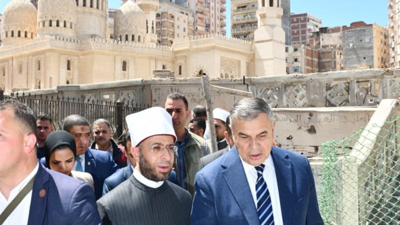 وزير الأوقاف اثناء